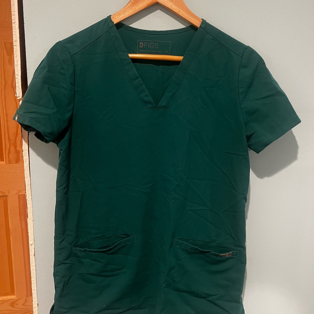 WOMENS FIGS HUNTER GREEN TOP